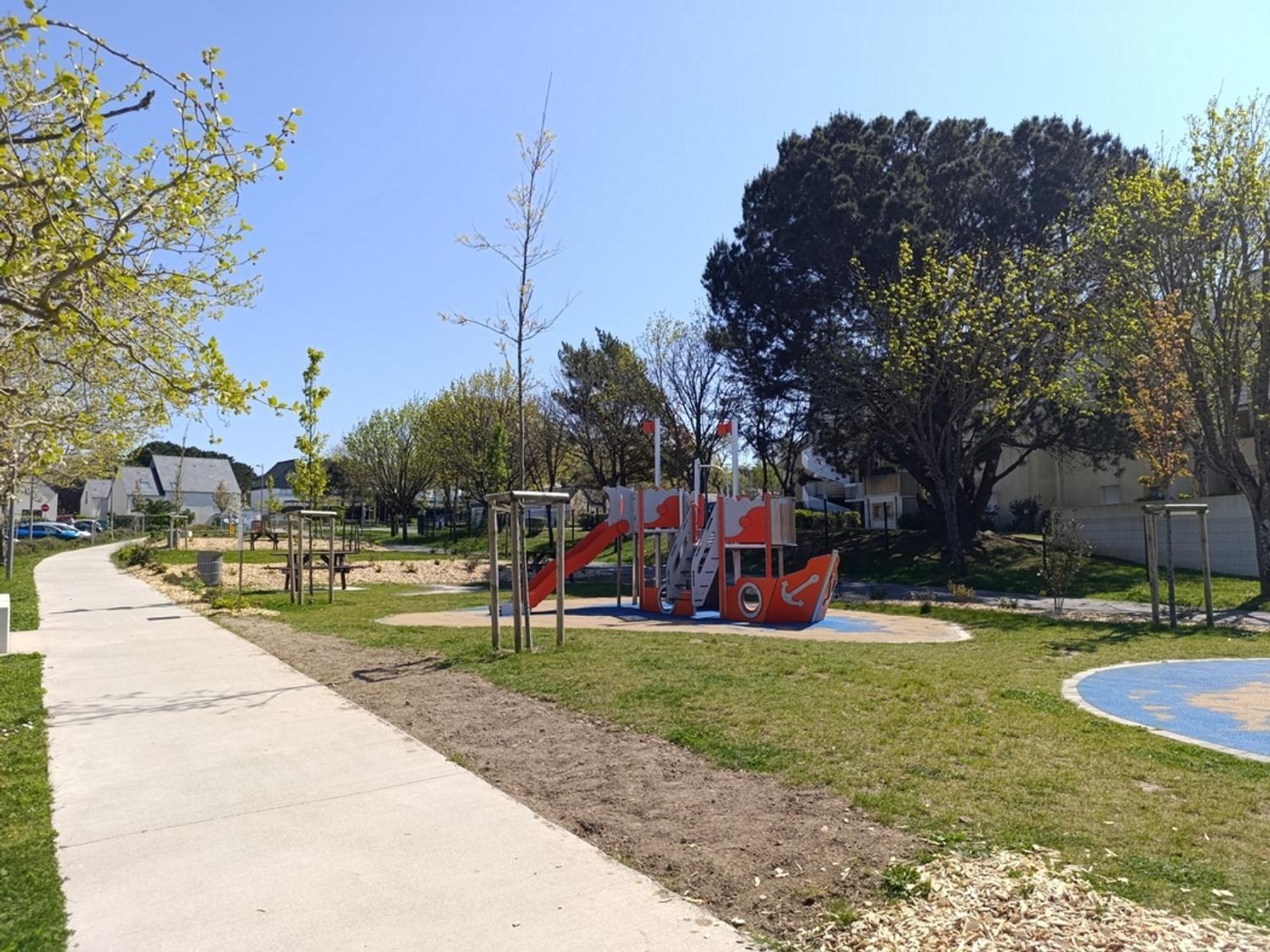 Famille Avec Balcon Au Port Du Crouesty, Parking Inclus - Fr-1-639-55 * Arzon